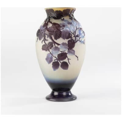 Emile Gallé (1846-1904), vase en verre multicouche et soufflé à décor de branches d’églantier, XIXe 3