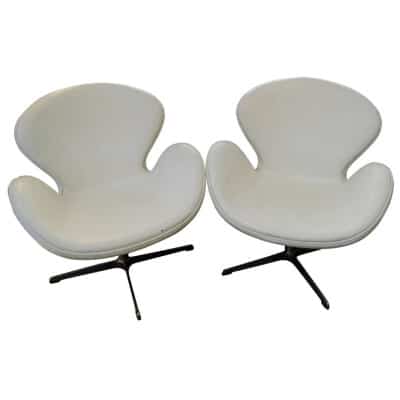 Arne Jacobsen, Pair of « Swan » Armchairs, White Leather, XXth