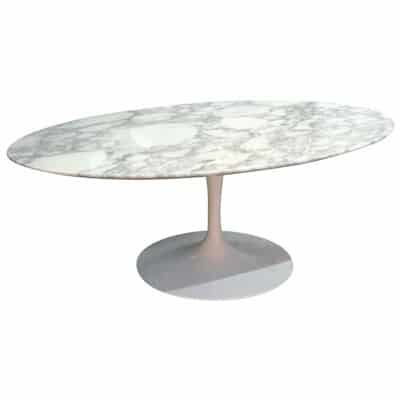 Eero Saarinen & Knoll International « Tulip » Oval coffee Table