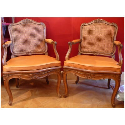 Paire de fauteuils d’époque Régence en bois naturel estampillés Jean Avisse 3