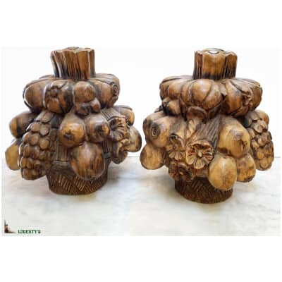 Paire de sculptures en bois « Grappe de fruits », Haut. 34 cm, Mi. XXe