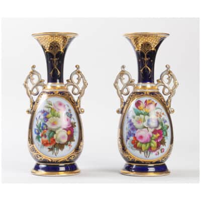 Paire de vases bleu de Sèvres Bayeux XIXème
