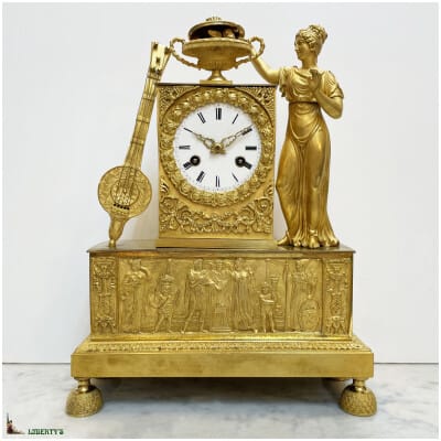 Pendule empire bronze doré au mercure, sujet « Moïse sauvé des eaux », mouvement avec suspension à fil de soie, haut. 34 cm (Ca 1810)