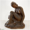 Sujet terre cuite “Femme assise”, signé Jeanne Milde, haut. 34.5 cm, (Mi XXe) 5