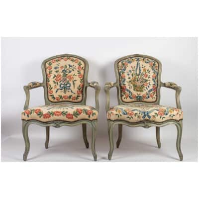 Paire de fauteuils cabriolets d’époque Louis XV (1724 – 1774).