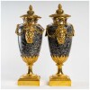 Paire de vases en marbre et monture en bronze doré. XIX ème siècle. 10