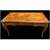 Bureau plat ancien de style Louis XV en bois de rose ouvrant par trois tiroirs travail du XXème siècle 35