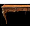 Bureau plat ancien de style Louis XV en bois de rose ouvrant par trois tiroirs travail du XXème siècle 36