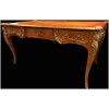 Bureau plat ancien de style Louis XV en bois de rose ouvrant par trois tiroirs travail du XXème siècle 38