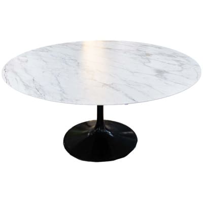 Knoll International et Eero Saarinen : Table à manger à plateau circulaire en marbre