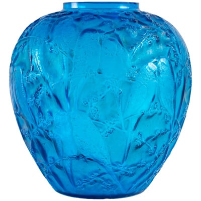 René Lalique (1860-1945) : Vase ” Perruches ” Verre Bleu