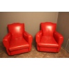 Paire d’anciens fauteuils club en cuir rouge, forme moustache 14