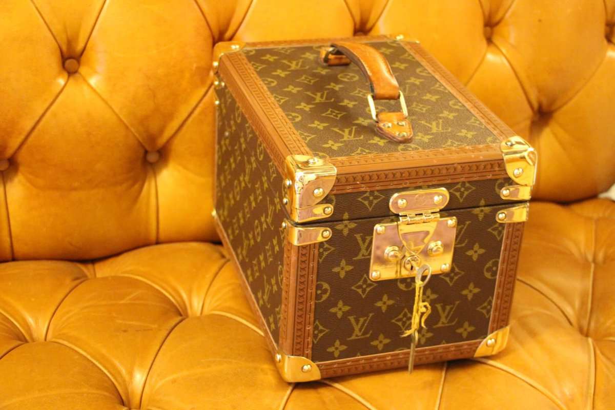 Louis Vuitton Monogram Trunk Vanity Case  Labellov  Buy and Sell  Authentic Luxury