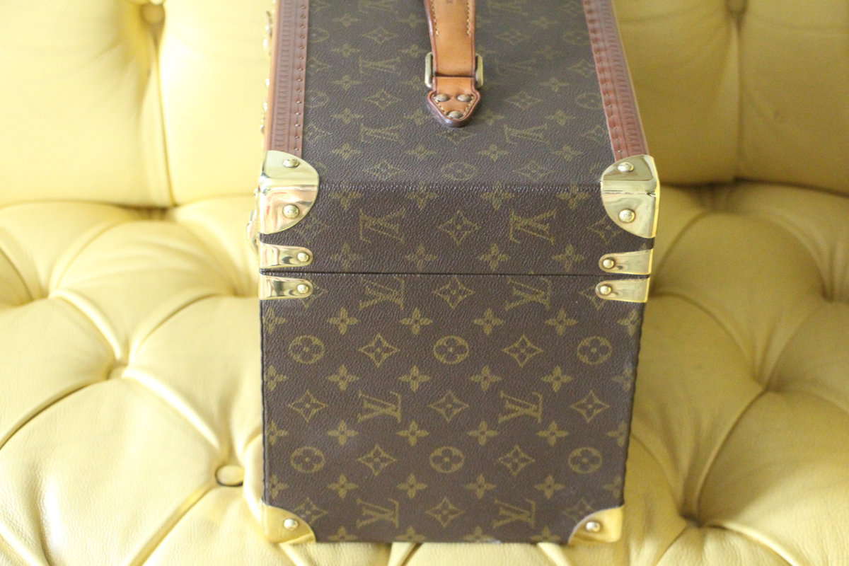 LOUIS VUITTON  BOX PHARMACIE TRAVEL CASE IN MONOGRAM CANVAS