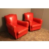 Paire d’anciens fauteuils club en cuir rouge, forme moustache 15