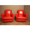 Paire d’anciens fauteuils club en cuir rouge, forme moustache 16