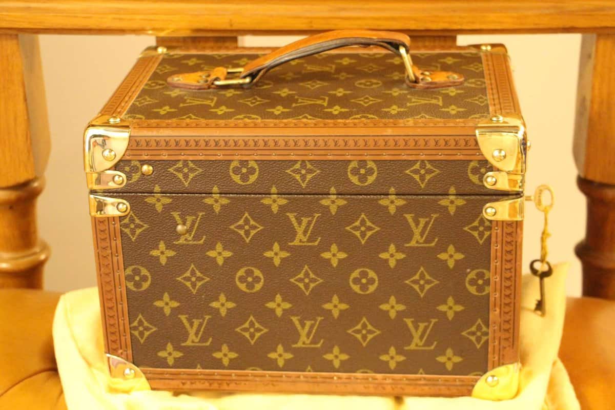 Louis Vuitton Vintage Vanity Case at 1stDibs  louis vuitton vanity case vintage  louis vuitton vanity case vanity louis vuitton vintage
