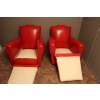 Paire d’anciens fauteuils club en cuir rouge, forme moustache 21