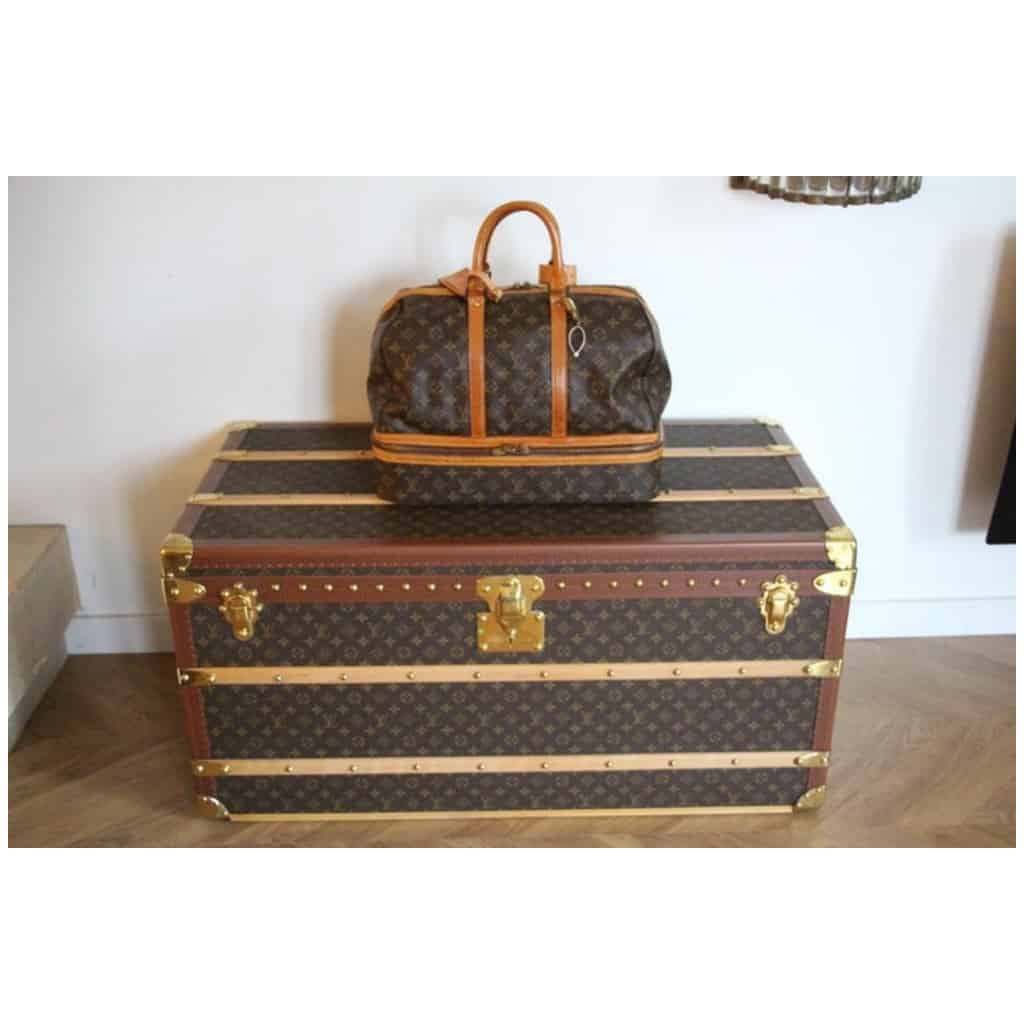 Large Vintage Louis Vuitton Suitcase in Antique Luggage & Bags