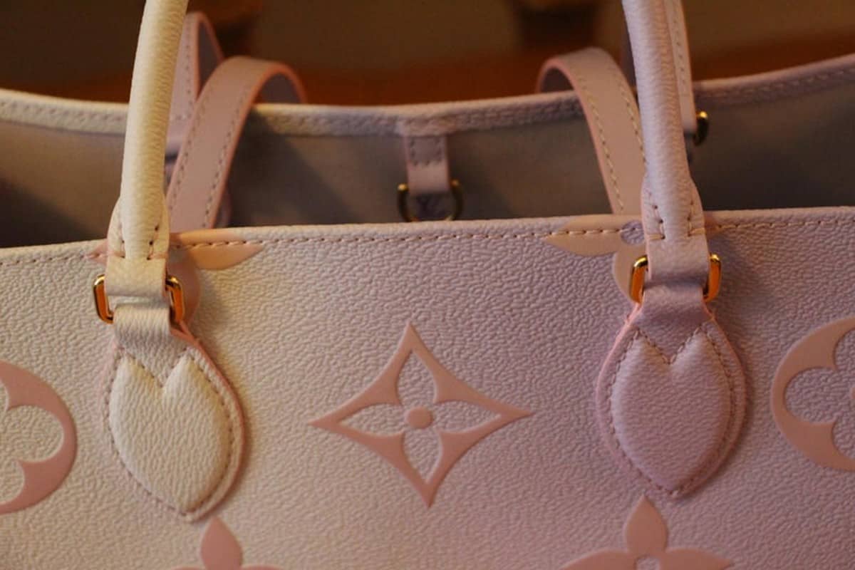Louis Vuitton Onthego GM Sunrise Pastel in 2023  Bags, Louis vuitton  handbags, Louis vuitton bag