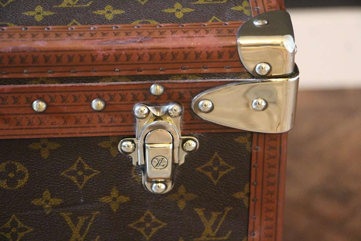 Louis Vuitton Alzer 80 suitcase, Louis Vuitton steamer trunk - Les Puces de  Paris Saint-Ouen