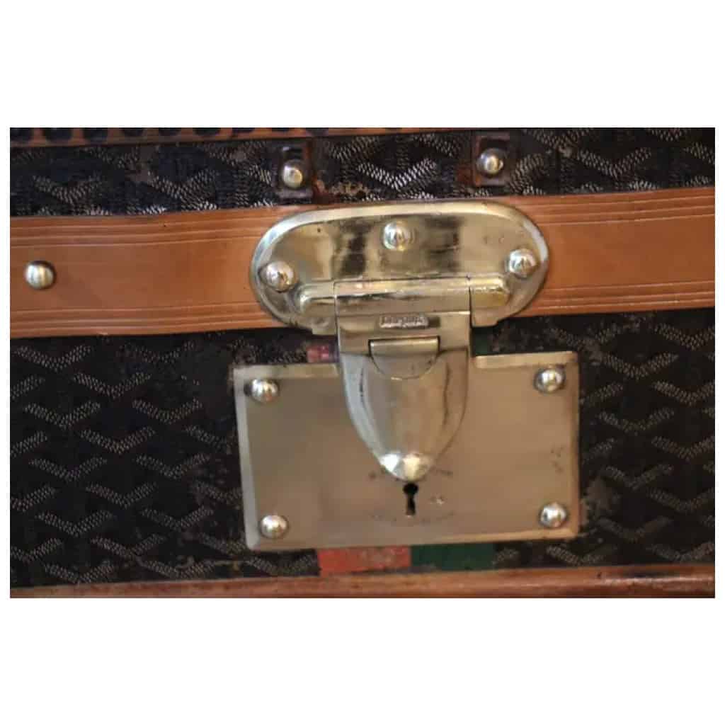 Louis Vuitton trunk from the 1920s of 100 cm in monogram - Les Puces de  Paris Saint-Ouen