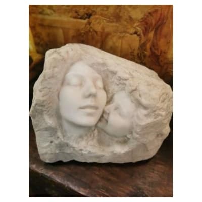 « mère et son enfant » sculpture en marbre