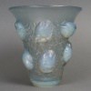 1930 René Lalique – Vase Saint François Verre Opalescent Patiné Bleu 7