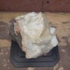 Calcite sur socle en marbre noir 22