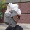 Calcite sur socle en marbre noir 25