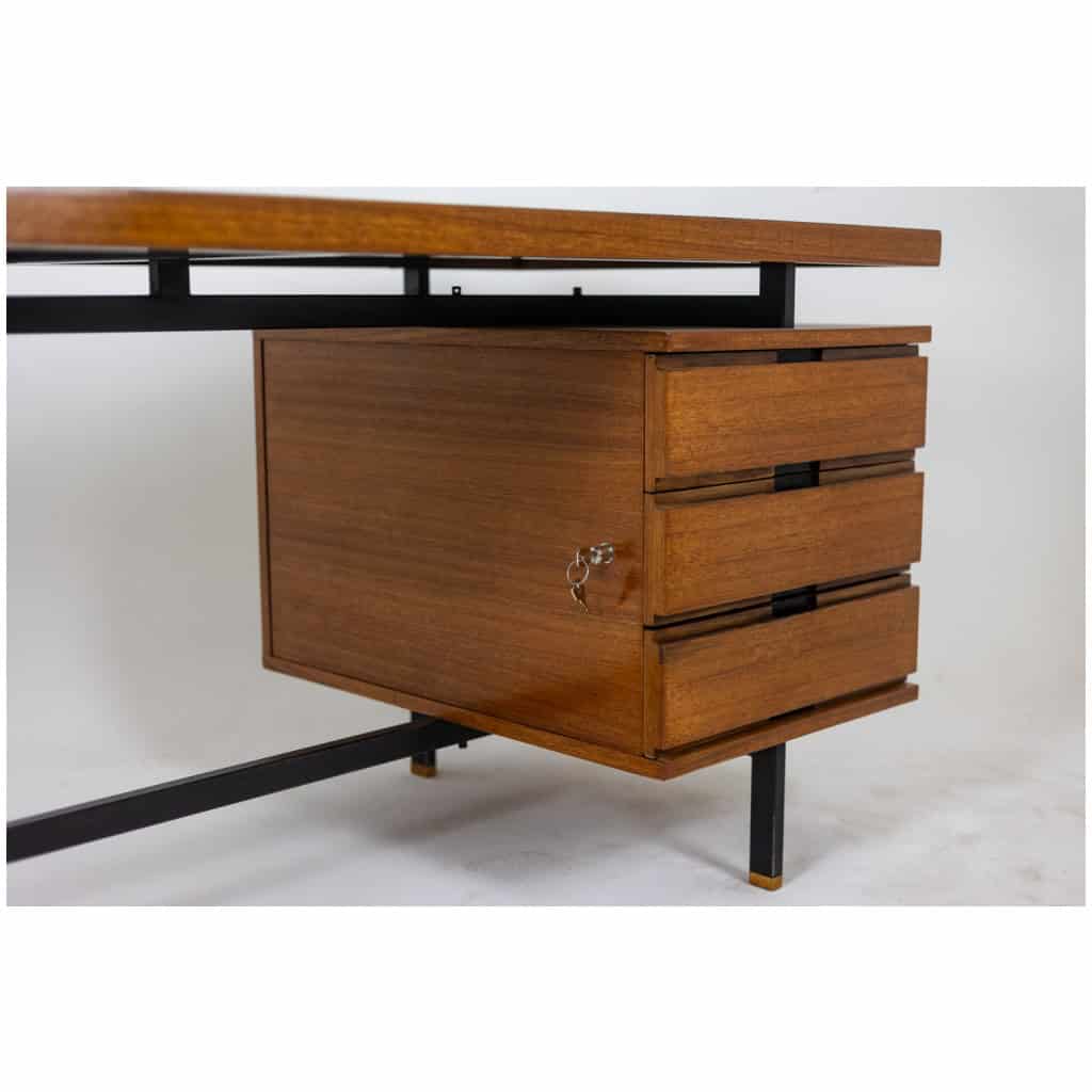 Pierre Guariche. Bureau en teck et métal laqué. Années 1960. LS56631534M 12