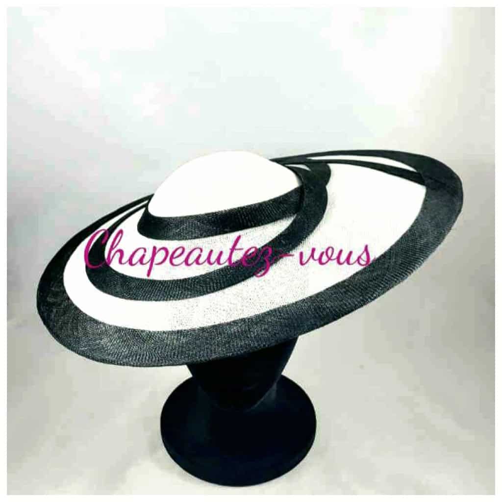 Chapeau – Capeline saucer en sisal blanc agrémentée de biais en sisal noir – Hat 3