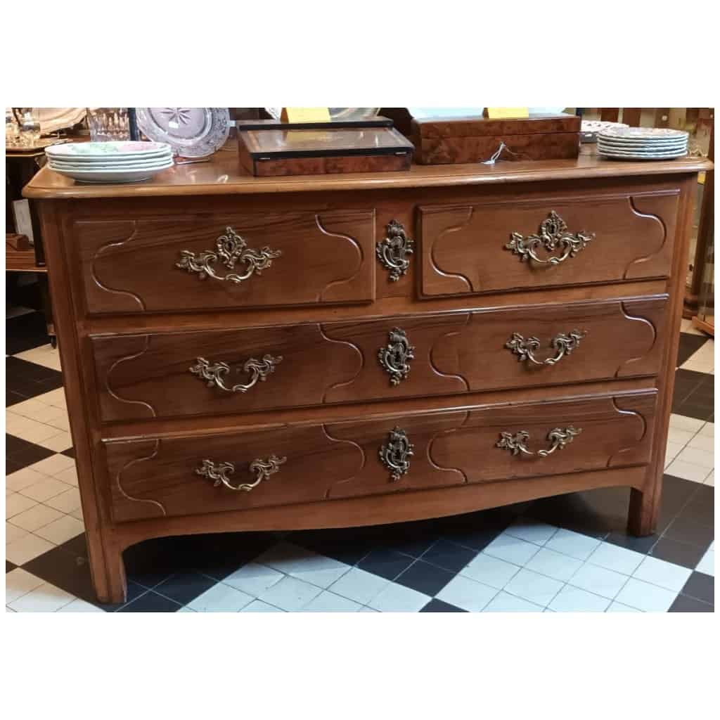 BELLE COMMODE GALBÉE PARISIENNE ÉPOQUE 18ème siècle en NOYER, en parfait état 4