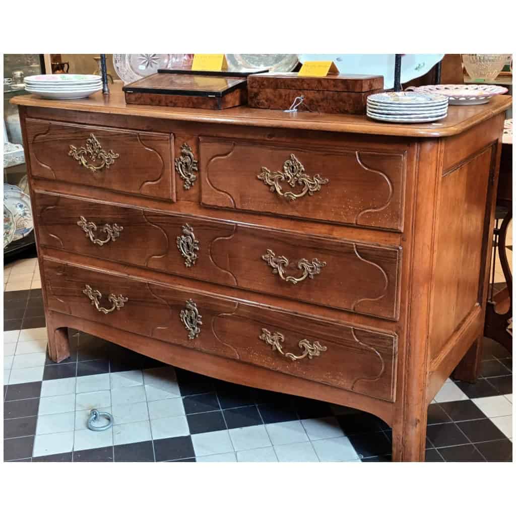 BELLE COMMODE GALBÉE PARISIENNE ÉPOQUE 18ème siècle en NOYER, en parfait état 3