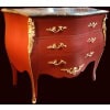 Commode de style Louis XV ouvrant par trois tiroirs en bois peint 24