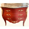 Commode de style Louis XV ouvrant par trois tiroirs en bois peint 20