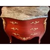 Commode de style Louis XV ouvrant par trois tiroirs en bois peint 17