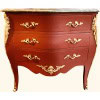 Commode de style Louis XV ouvrant par trois tiroirs en bois peint 16