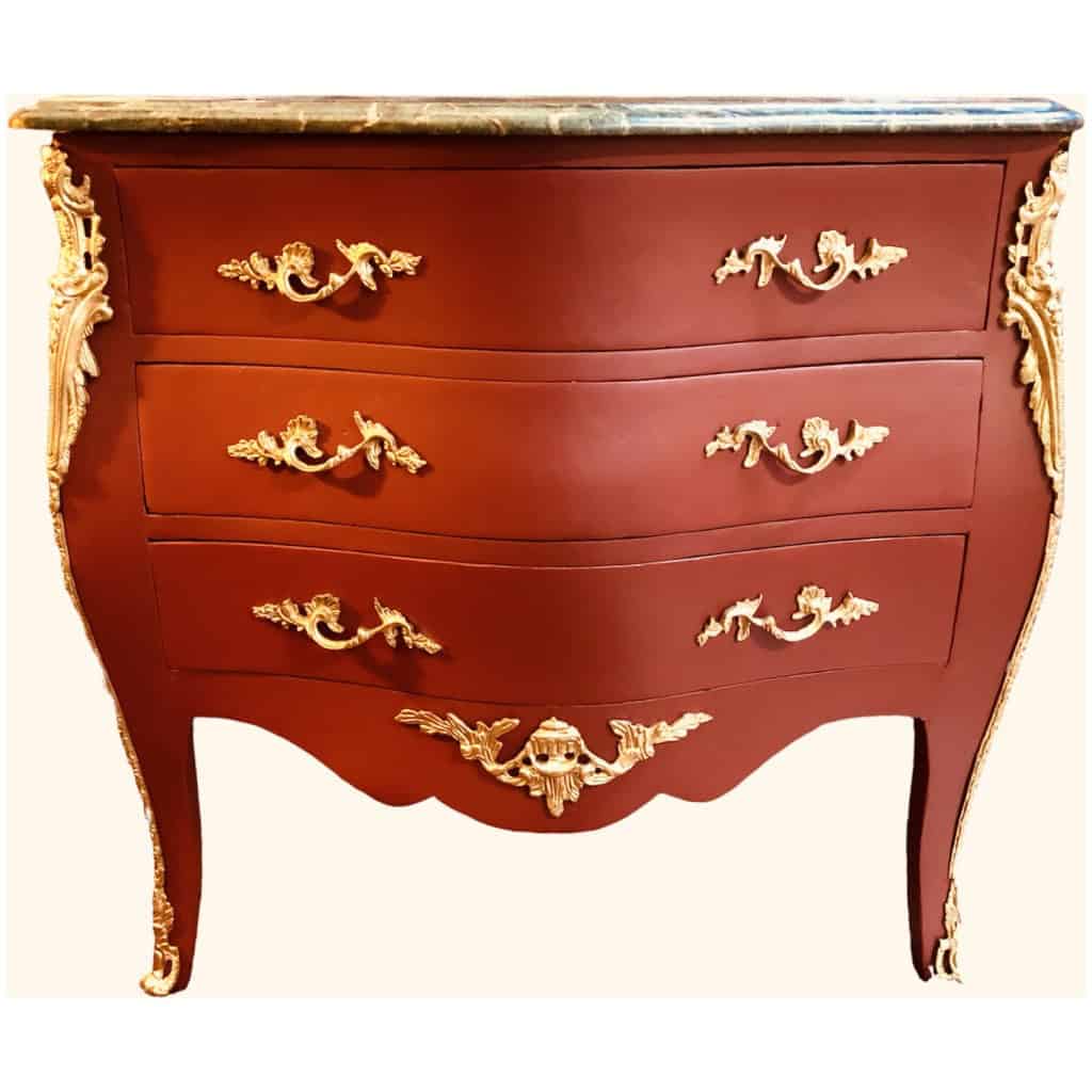 Commode de style Louis XV ouvrant par trois tiroirs en bois peint 5