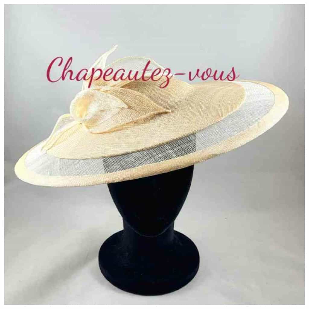 Chapeau – capeline saucer en sisal beige, rosé et écru ornée de fleurs et de feuilles roulottées à la main – Hat 4