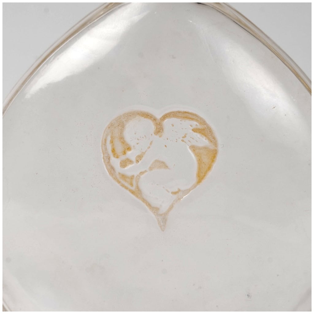 1920 René Lalique – Flacon l’Amour Dans Le Cœur Verre Blanc Patiné Sépia Pour Arys 6