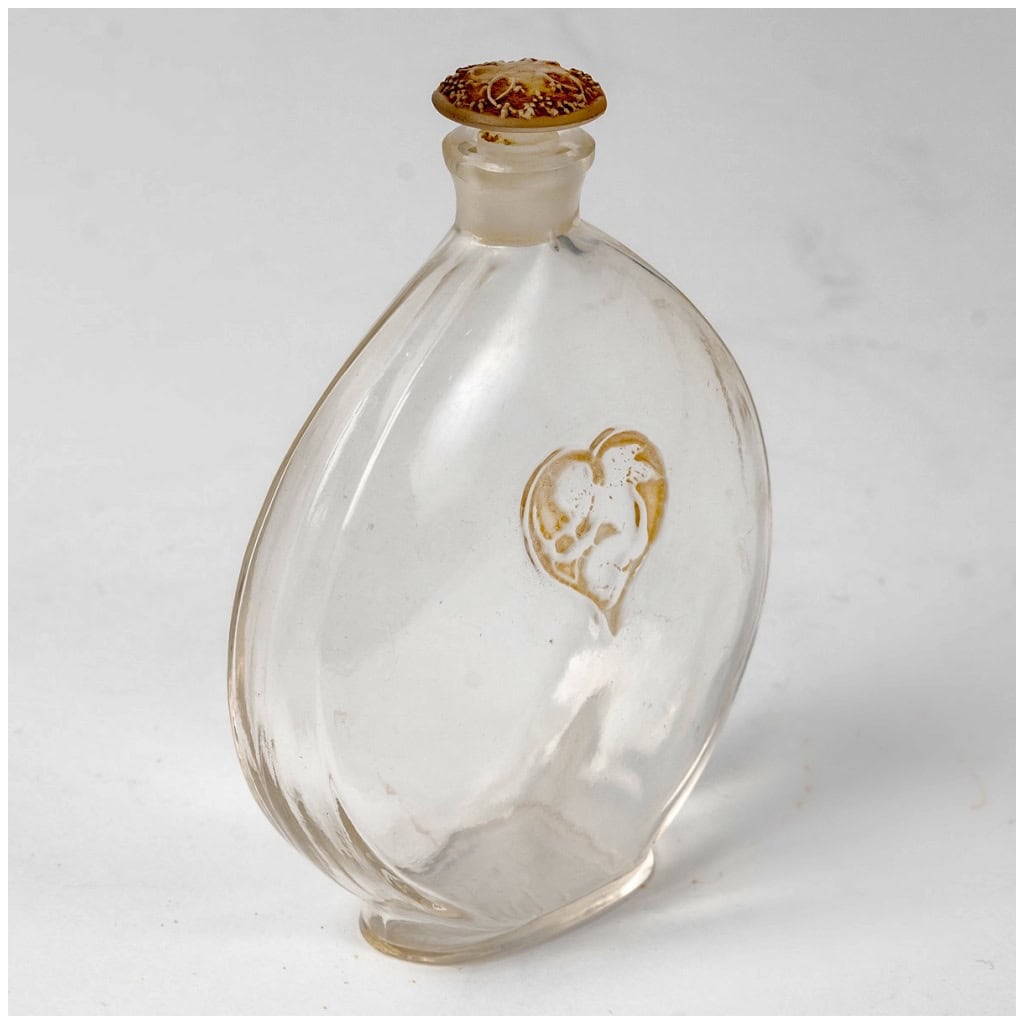 1920 René Lalique – Flacon l’Amour Dans Le Cœur Verre Blanc Patiné Sépia Pour Arys 4