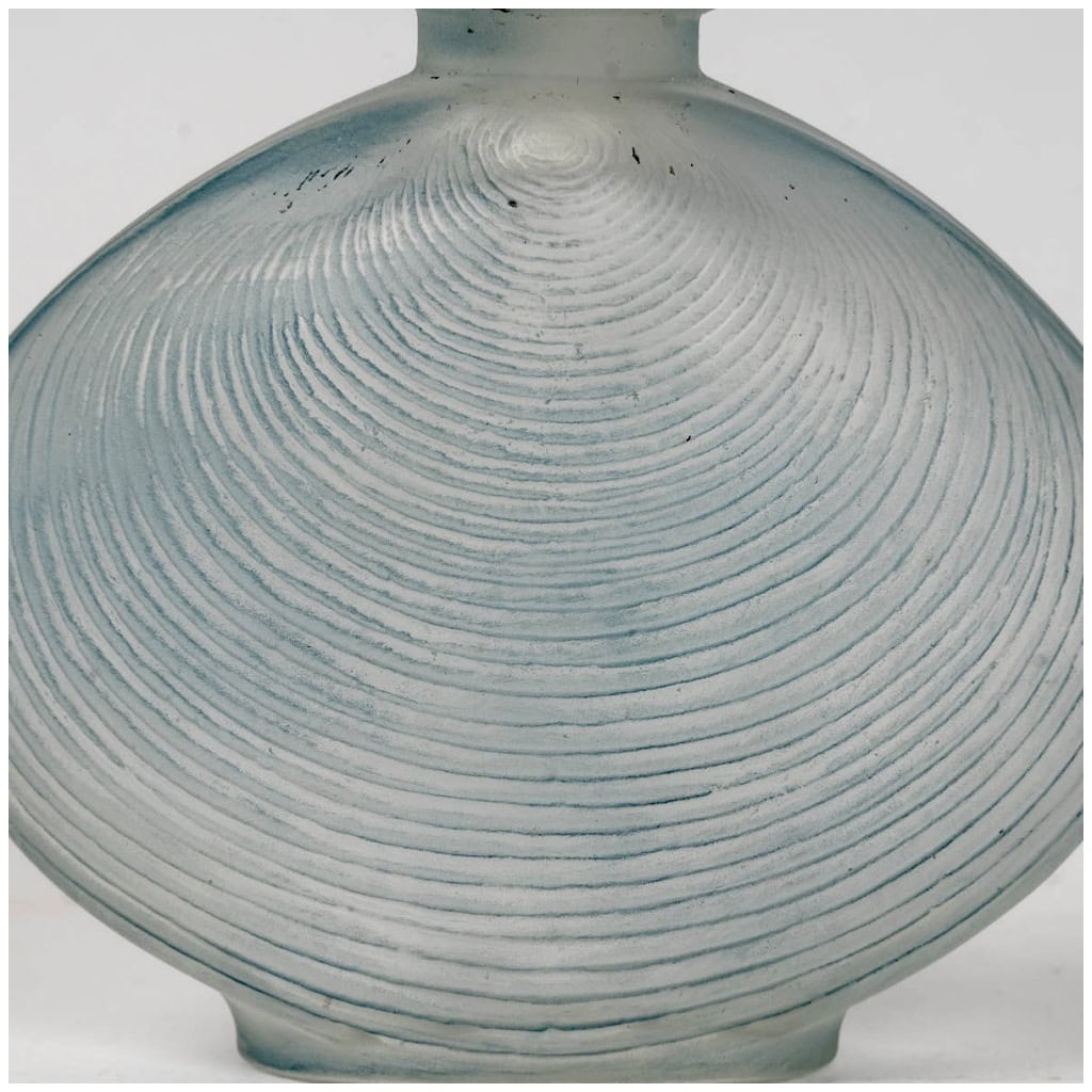 1920 René Lalique – Flacon Telline Verre Blanc Patiné Bleu 7