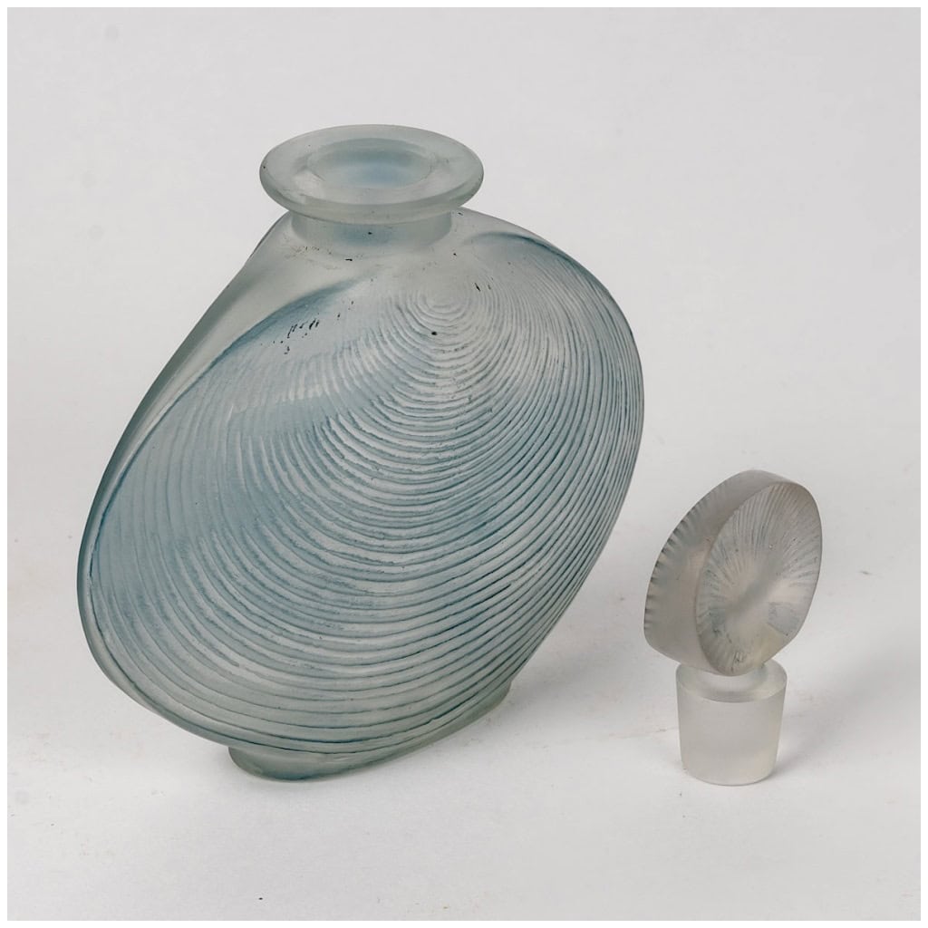 1920 René Lalique – Flacon Telline Verre Blanc Patiné Bleu 6