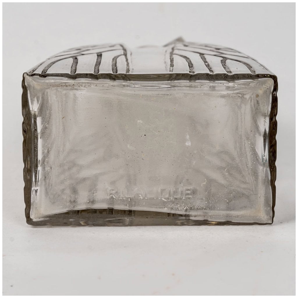 1910 René Lalique – Flacon Lotion Cigalia Verre Blanc Patiné Gris Pour Roger Et Gallet 8