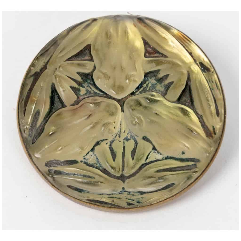 1911 René Lalique – Broche Grenouilles Verre Blanc Patiné Vert Sur Clinquant Jaune 3