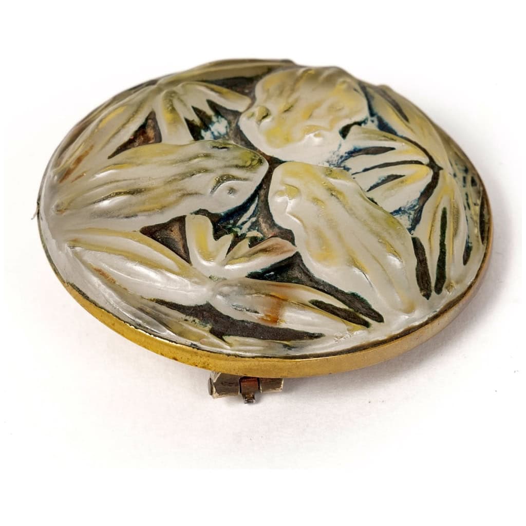 1911 René Lalique – Broche Grenouilles Verre Blanc Patiné Vert Sur Clinquant Jaune 5