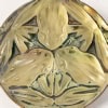 1911 René Lalique – Broche Grenouilles Verre Blanc Patiné Vert Sur Clinquant Jaune 12