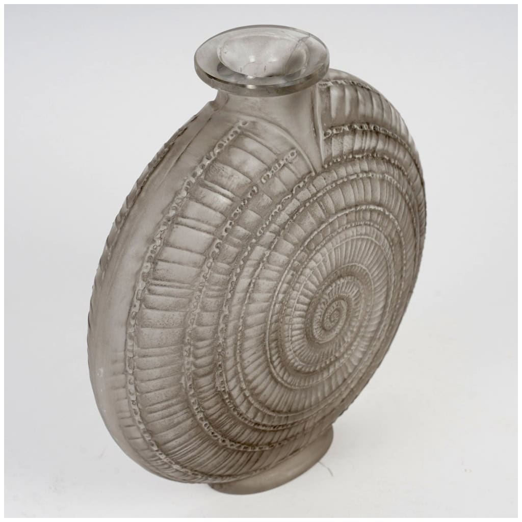 1920 René Lalique – Vase Escargot Verre Blanc Patiné Gris 5