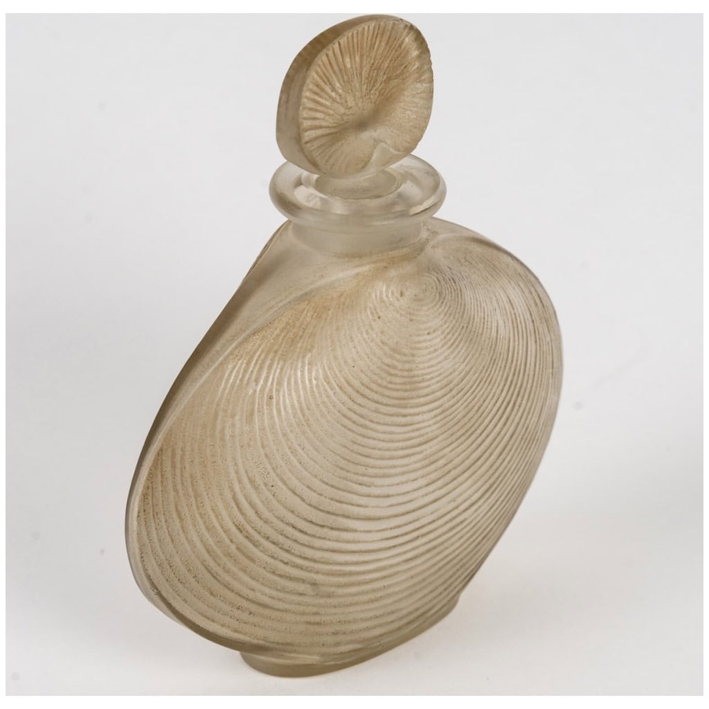 1920 René Lalique – Flacon Telline Verre Blanc Patiné Sépia 4